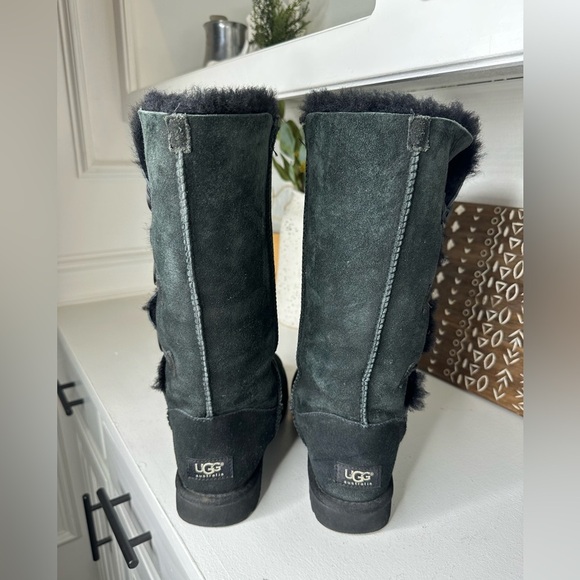 UGG Australia Women’s Bailey Button Triplet Tall Black Suede Boots Size 8 - Picture 5 of 8